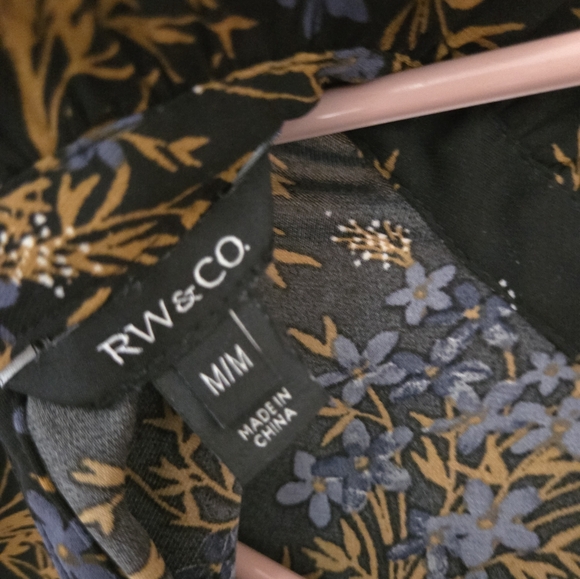 Dark floral blouse - Picture 3 of 4